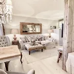 Home Suites Apartment 3